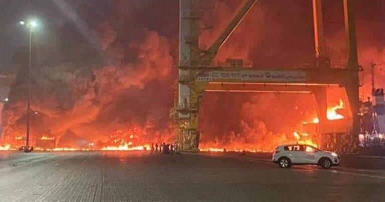 В Дубаи на территории порта прогремел мощный взрыв — ВИДЕО