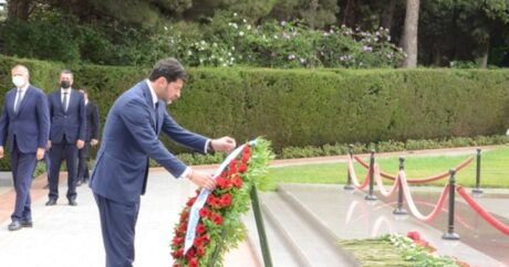 Мэр Тбилиси посетил Аллею почетного захоронения
