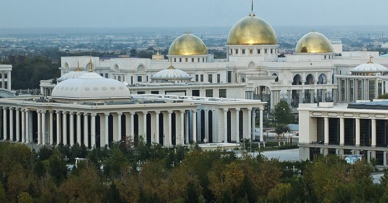 Массовые кадровые перестановки в руководстве Туркменистана