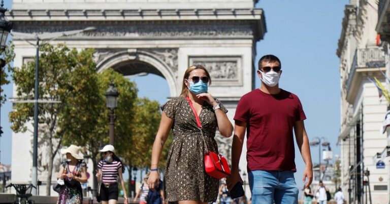 Во Франции могут вновь ввести комендантский час из-за коронавируса