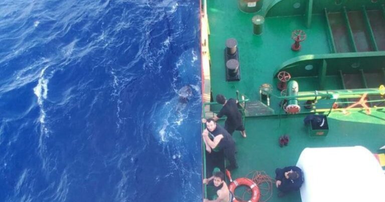 Судно, капитаном которого является азербайджанец, спасло 32 сирийских мигрантов