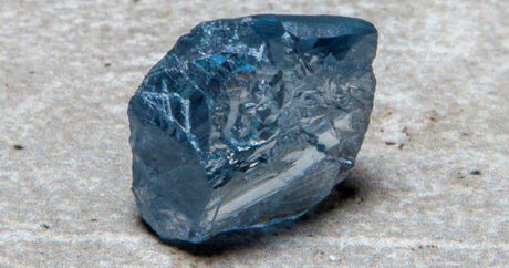 Добытый в ЮАР редчайший алмаз голубого цвета продали за $40 млн