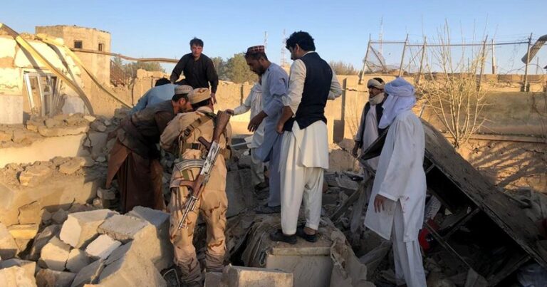 В Афганистане при разрыве снаряда погибли пять человек
