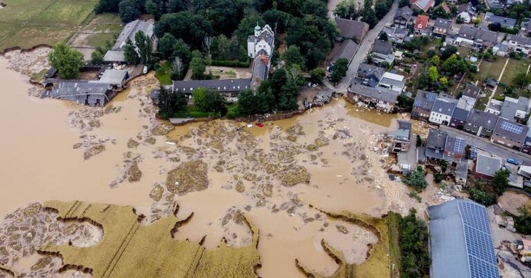 Число жертв наводнения в Германии достигло 156
