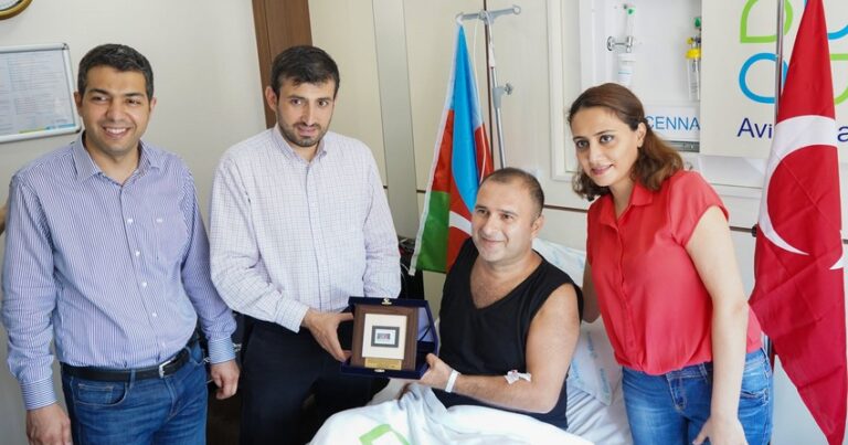 Сельчук Байрактар посетил лечащихся в Турции ветеранов II Карабахской войны