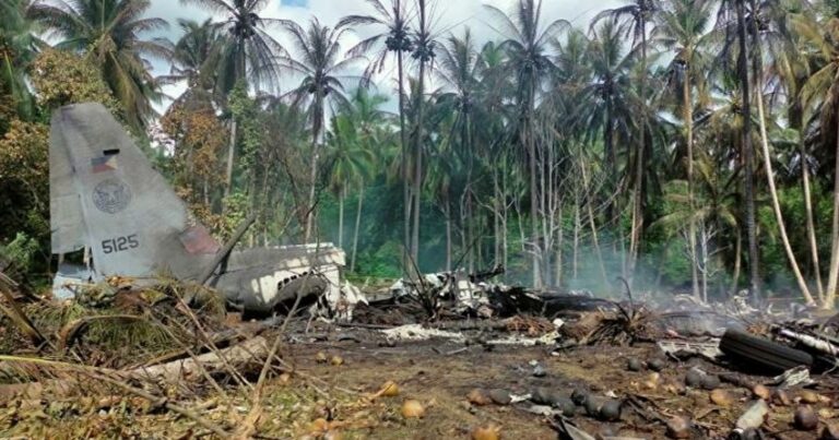Увеличилось число погибших при крушении самолета ВВС Филиппин