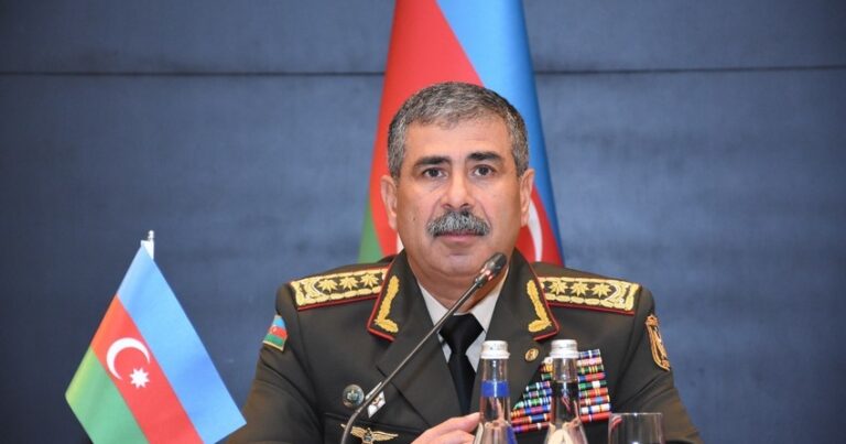 Министр обороны Азербайджана отправился в Турцию