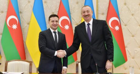 Президент Ильхам Алиев поздравил Владимира Зеленского