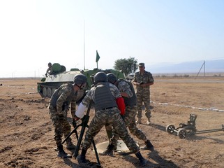 Азербайджанские военнослужащие ведут подготовку к конкурсу «Мастера артиллерийского огня»