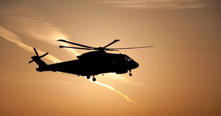 В России упал вертолет с туристами, погибли 8 человек