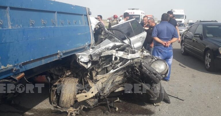 В Кюрдамире столкнулись легковой и грузовой автомобили, трое погибли