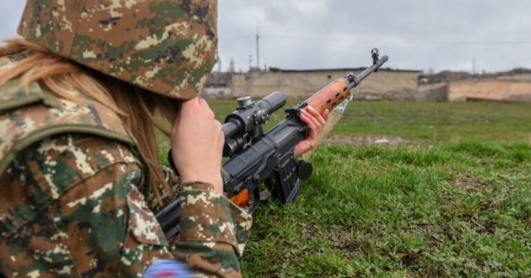 Кабмин Армении намерен привлечь женщин на службу в боевые подразделения ВС