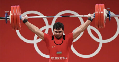 Токио-2020: узбекский тяжелоатлет завоевал золотую медаль