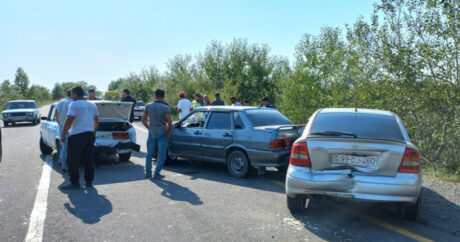 На дороге Шеки-Гах столкнулись 4 автомобиля