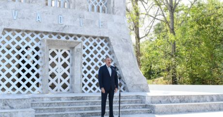 Ильхам Алиев и Мехрибан Алиева приняли участие в открытии Дней поэзии Вагифа в Шуше