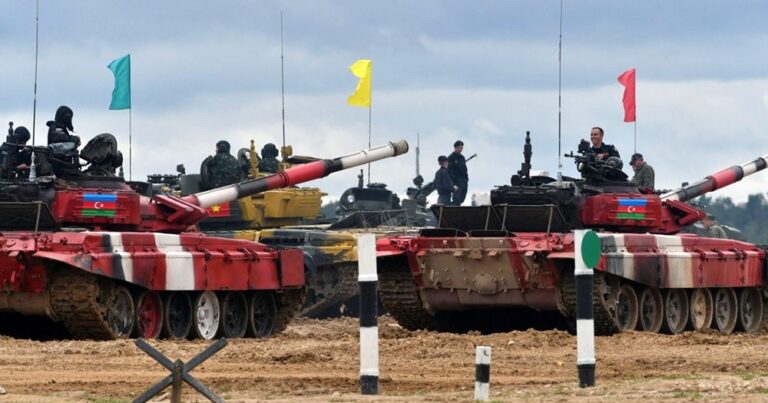 Азербайджанские танкисты приняли участие в Танковом биатлоне в Москве
