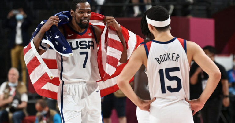 Сборная США по баскетболу в четвертый раз подряд завоевала золото Олимпийских игр