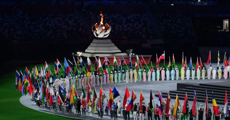 Огонь Олимпиады в Токио погашен на церемонии закрытия Игр