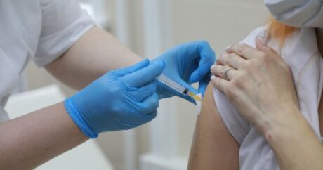 Власти США могут обязать почти всех въезжающих иностранцев быть вакцинированными