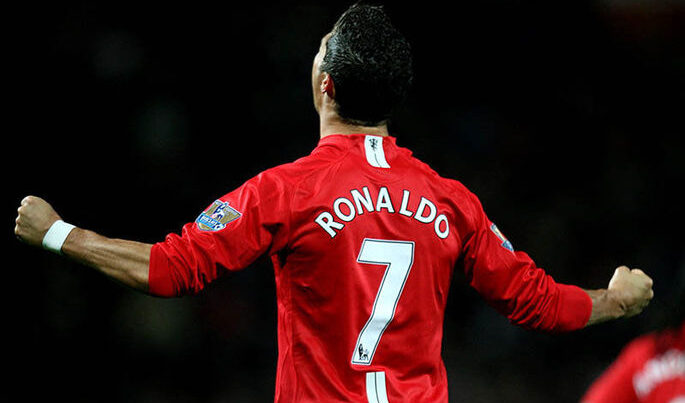 «Манчестер Юнайтед» за 12 часов продал футболки Роналду на $45 млн