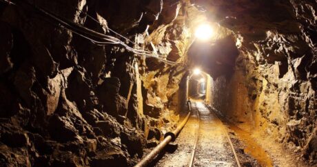 Около 40 человек застряли под землей на шахте в Канаде