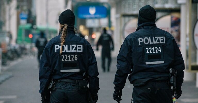 В Германии задержали мужчину, взявшего в заложники пассажиров автобуса