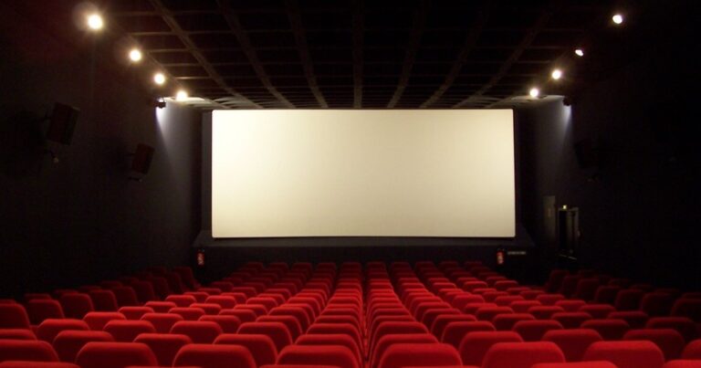 Министр культуры прокомментировал решение об открытии кинотеатров