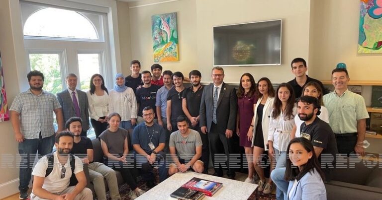Хазар Ибрагим встретился с азербайджанскими студентами в США