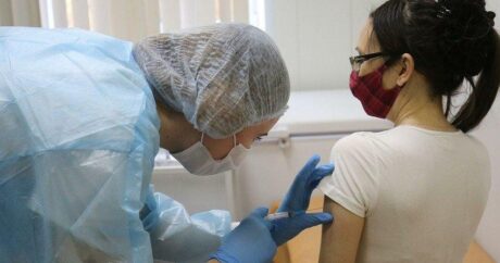 В бакинских школах возобновлена работа мобильных пунктов вакцинации