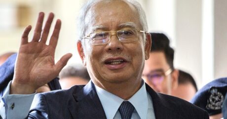 Осужденный на 12 лет экс-премьер Малайзии может вернуться в правительство