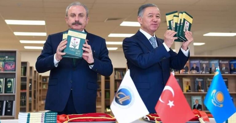 Тюркская Академия представила сборник стихов Юнуса Эмре на турецком и казахском языках