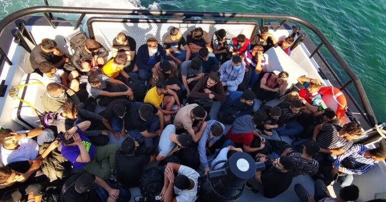 У берегов запада Турции спасены 59 нелегальных мигрантов