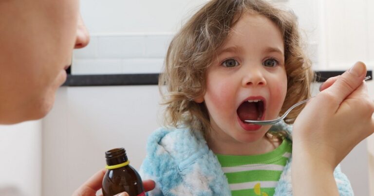 Минздрав: Нельзя давать детям витамины без консультации врача