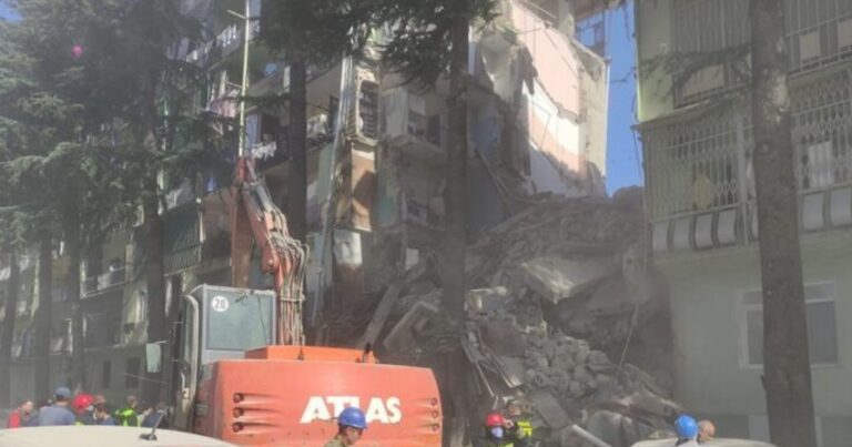 В Батуми обрушился жилой дом, из-под завалов извлекли тела 5 человек