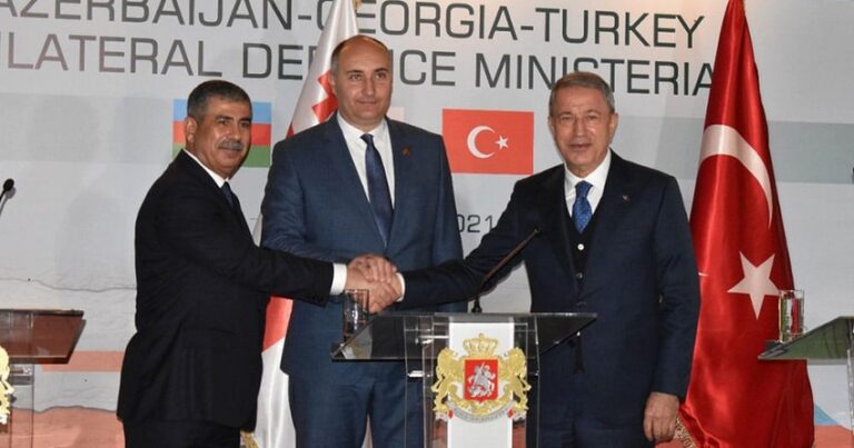 Министр: Сотрудничество Грузии, Азербайджана и Турции в сфере обороны эффективно