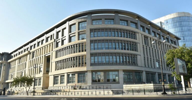 В Баку школа-лицей №20 закрыта из-за коронавируса