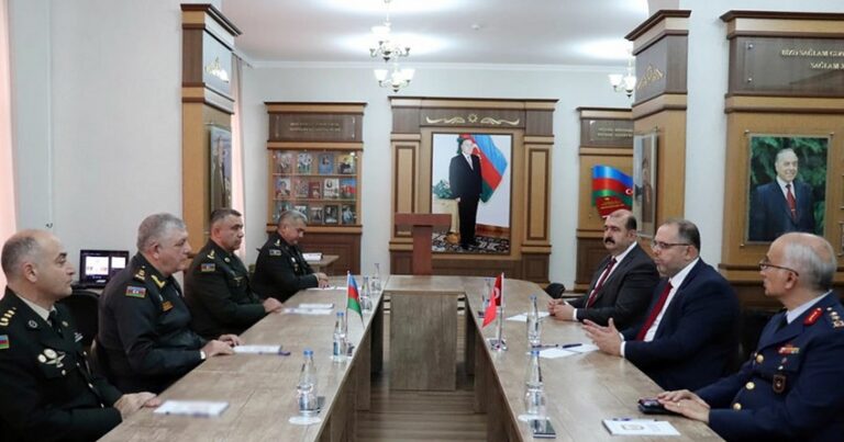 В Баку прошла встреча с руководством университета обороны Турции