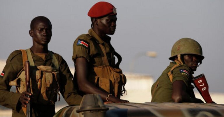 В ходе столкновений в столице Судана 12 человек получили ранения