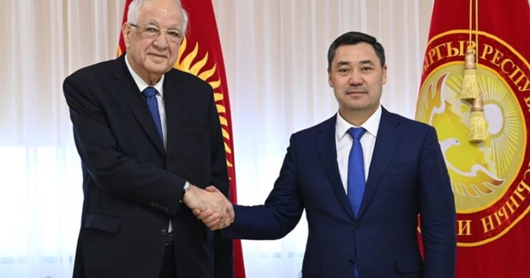 Президент Кыргызстана принял посла Азербайджана по случаю завершения его дипмиссии