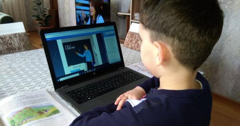 В Азербайджане 19 школ и 505 классов перешли на онлайн-обучение из-за COVID-19