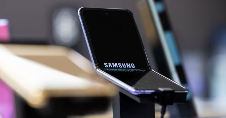 Samsung запретила бросать смартфоны на кровать