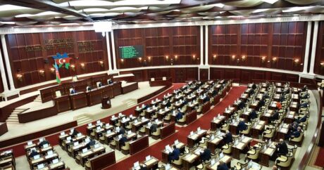 Парламент Азербайджана обсуждает пакет бюджета на следующий год