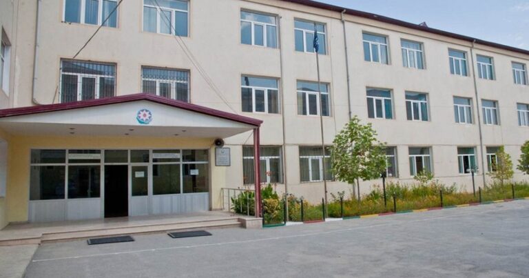 В Баку возобновлены очные занятия в четырех школах, ранее закрытых из-за коронавируса