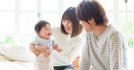 В Японии семьям выплатят по $880 на каждого ребенка