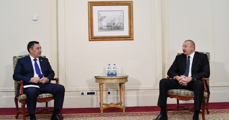 Президент Ильхам Алиев встретился в Стамбуле с Президентом Кыргызстана Садыром Жапаровым