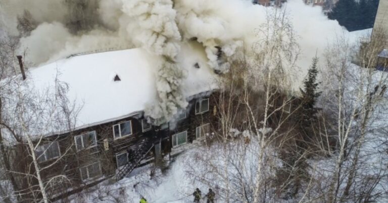 В Уфе эвакуировали 350 человек из-за пожара в школе