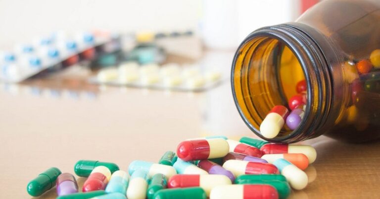 Минздрав: Продажа антибиотиков без рецепта запрещена, а на деле их покупают все желающие