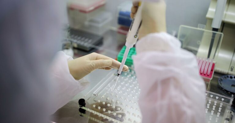 В Сингапуре создали первый тест для выявления омикрон-штамма коронавируса