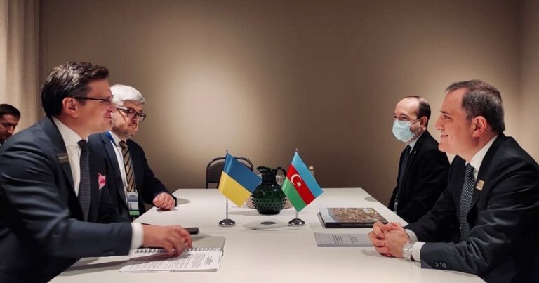 Состоялась встреча глав МИД Азербайджана и Украины