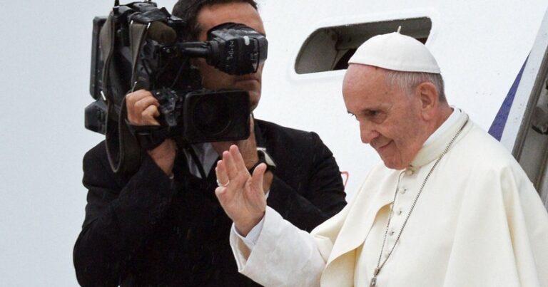 Папа Римский начинает исторический визит в Грецию и на Кипр